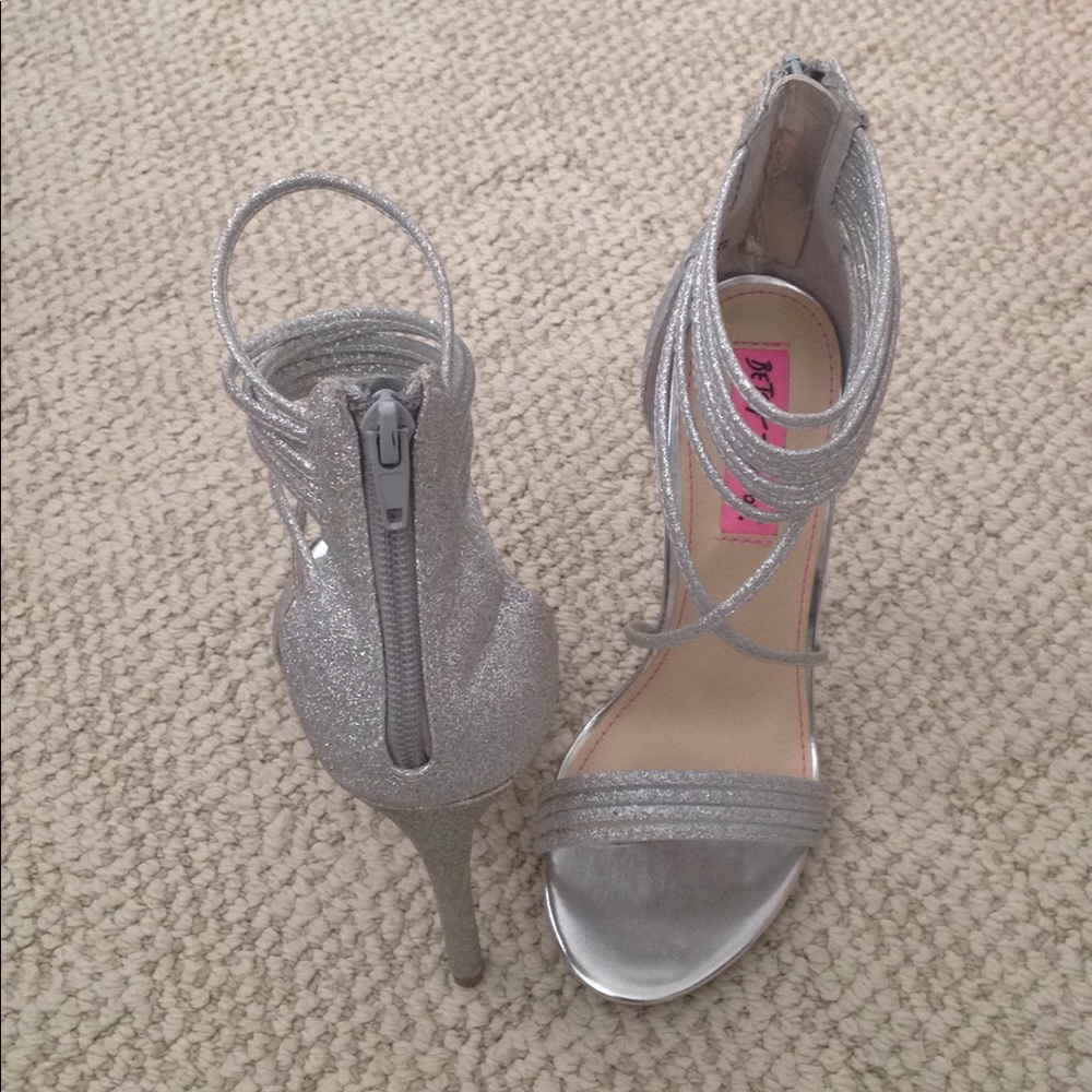 *NWOT Betsey Johnson heels - Picture 2 of 5